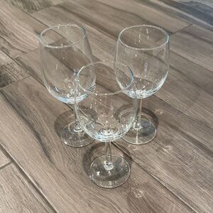 Elegant Clear Wine Glass Set